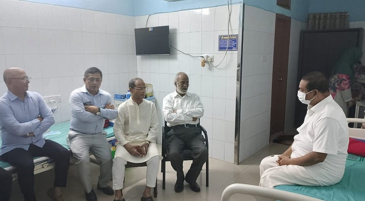 হাসপাতালে চিকিৎসাধীন সাংবাদিক নেতা কাদের গনিকে দেখতে গেলেন মঈন খান